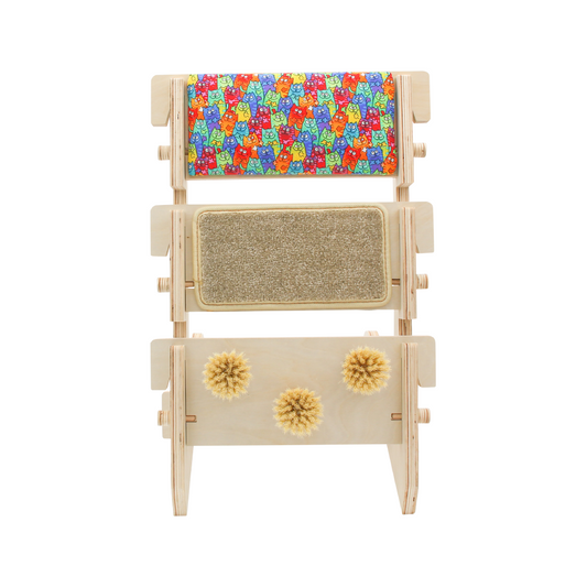 ScratchLadder: Cushion, Beige Carpet, Grooming